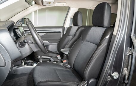 Mitsubishi Outlander III рестайлинг 3, 2018 год, 1 310 000 рублей, 12 фотография