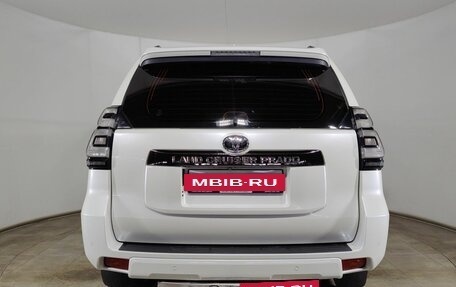 Toyota Land Cruiser Prado 150 рестайлинг 2, 2021 год, 4 750 000 рублей, 6 фотография