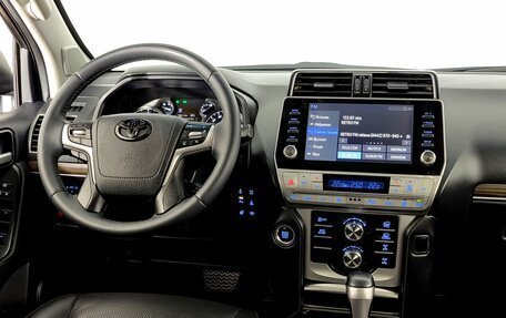 Toyota Land Cruiser Prado 150 рестайлинг 2, 2021 год, 4 750 000 рублей, 11 фотография