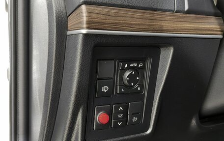Toyota Land Cruiser Prado 150 рестайлинг 2, 2021 год, 4 750 000 рублей, 19 фотография