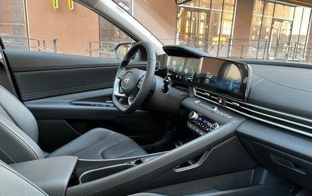 Hyundai Elantra, 2023 год, 12 фотография
