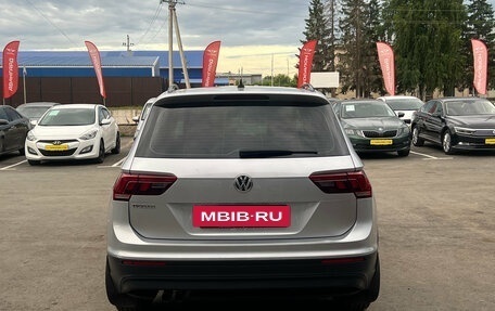 Volkswagen Tiguan II, 2018 год, 2 400 000 рублей, 6 фотография