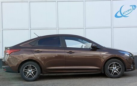 Hyundai Solaris II рестайлинг, 2021 год, 1 675 000 рублей, 4 фотография