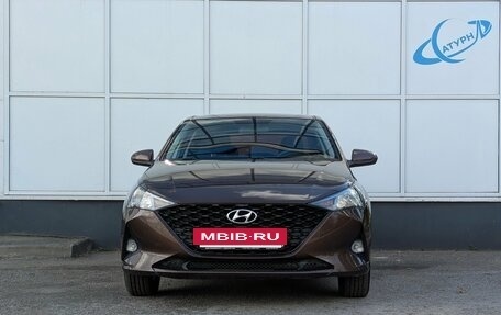 Hyundai Solaris II рестайлинг, 2021 год, 1 675 000 рублей, 2 фотография