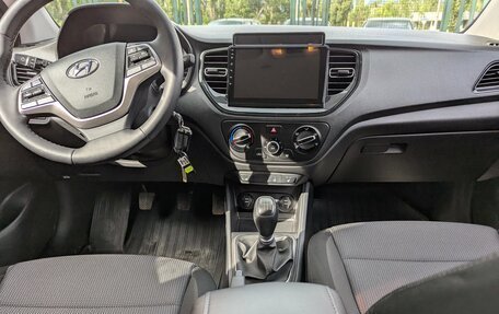 Hyundai Solaris II рестайлинг, 2021 год, 1 675 000 рублей, 13 фотография