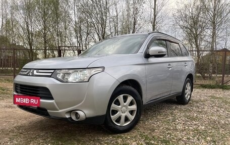 Mitsubishi Outlander III рестайлинг 3, 2012 год, 1 200 000 рублей, 3 фотография