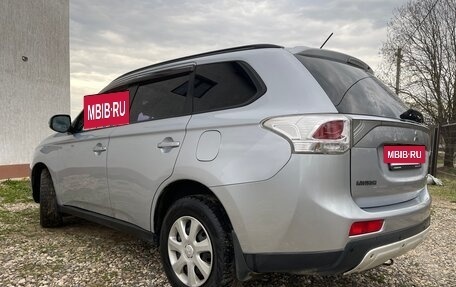 Mitsubishi Outlander III рестайлинг 3, 2012 год, 1 200 000 рублей, 4 фотография