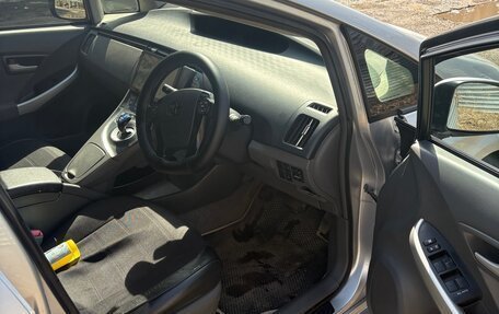 Toyota Prius, 2010 год, 950 000 рублей, 13 фотография