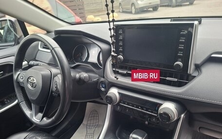 Toyota RAV4, 2021 год, 4 000 000 рублей, 3 фотография