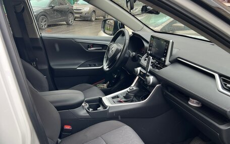 Toyota RAV4, 2020 год, 3 340 000 рублей, 10 фотография