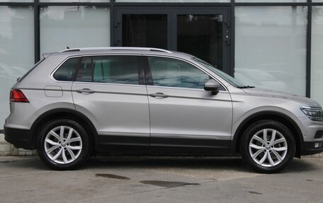 Volkswagen Tiguan II, 2020 год, 2 820 000 рублей, 7 фотография