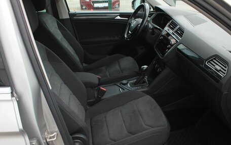 Volkswagen Tiguan II, 2020 год, 2 820 000 рублей, 17 фотография