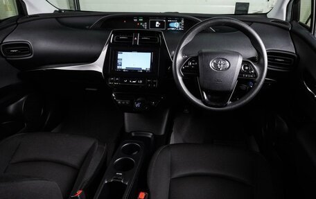 Toyota Prius IV XW50, 2019 год, 1 679 000 рублей, 6 фотография