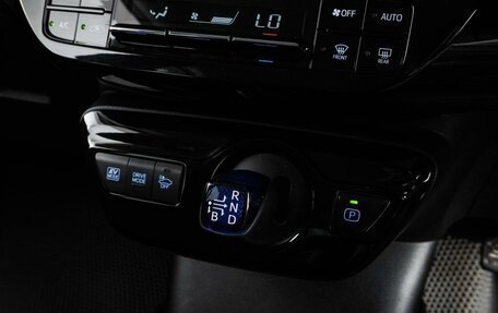 Toyota Prius IV XW50, 2019 год, 1 679 000 рублей, 19 фотография