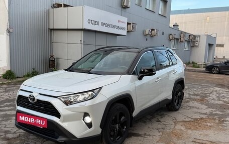 Toyota RAV4, 2021 год, 3 550 000 рублей, 4 фотография