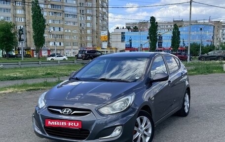 Hyundai Solaris II рестайлинг, 2012 год, 860 000 рублей, 4 фотография
