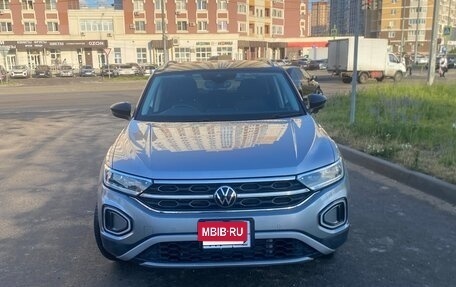 Volkswagen T-Roc I, 2023 год, 1 750 000 рублей, 2 фотография
