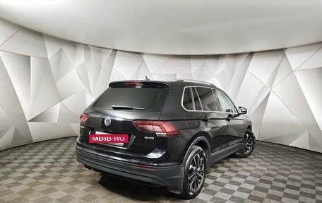 Volkswagen Tiguan II, 2018 год, 2 197 000 рублей, 2 фотография