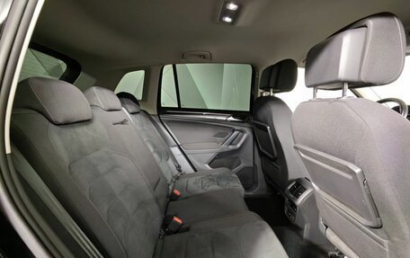 Volkswagen Tiguan II, 2018 год, 2 197 000 рублей, 14 фотография