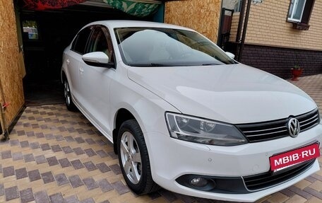 Volkswagen Jetta VI, 2012 год, 1 280 000 рублей, 2 фотография