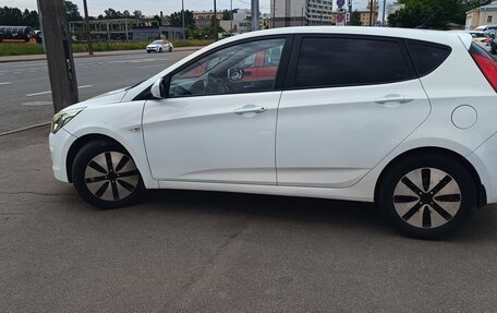 Hyundai Solaris II рестайлинг, 2015 год, 720 000 рублей, 2 фотография