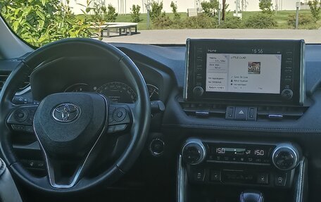 Toyota RAV4, 2021 год, 3 730 000 рублей, 8 фотография