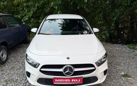 Mercedes-Benz A-Класс, 2019 год, 2 400 000 рублей, 1 фотография