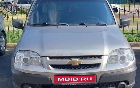 Chevrolet Niva I рестайлинг, 2017 год, 835 500 рублей, 1 фотография