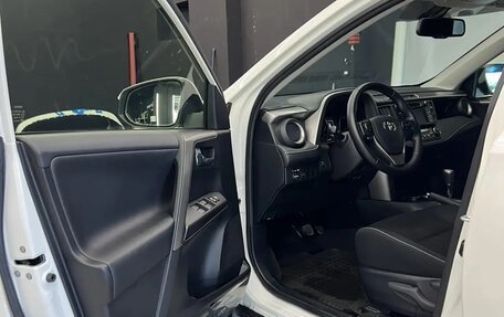 Toyota RAV4, 2015 год, 2 800 000 рублей, 15 фотография