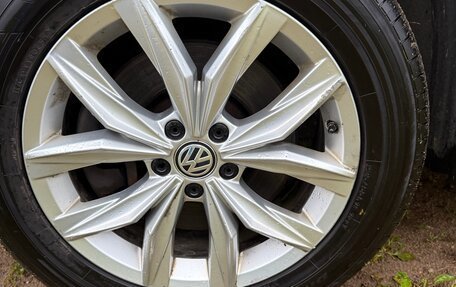 Volkswagen Tiguan II, 2018 год, 2 600 000 рублей, 10 фотография