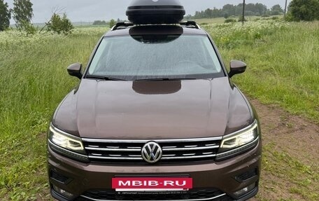 Volkswagen Tiguan II, 2018 год, 2 600 000 рублей, 2 фотография