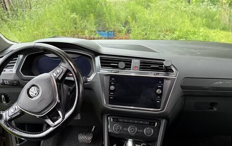 Volkswagen Tiguan II, 2018 год, 2 600 000 рублей, 17 фотография
