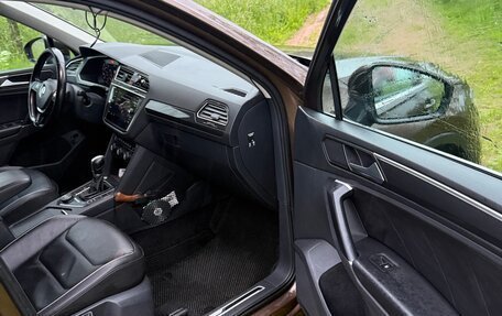 Volkswagen Tiguan II, 2018 год, 2 600 000 рублей, 21 фотография
