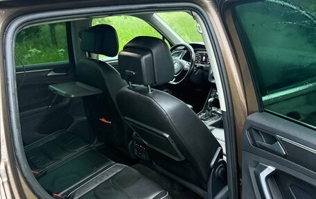 Volkswagen Tiguan II, 2018 год, 2 600 000 рублей, 24 фотография