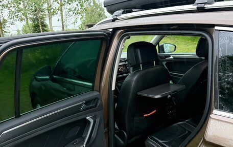 Volkswagen Tiguan II, 2018 год, 2 600 000 рублей, 25 фотография