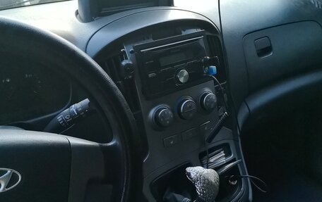 Hyundai H-1 II рестайлинг, 2009 год, 1 000 000 рублей, 6 фотография
