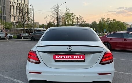 Mercedes-Benz E-Класс, 2018 год, 3 360 000 рублей, 5 фотография