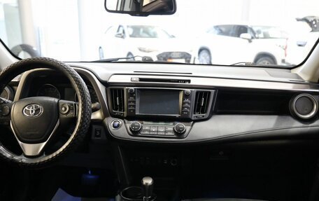 Toyota RAV4, 2017 год, 2 500 000 рублей, 21 фотография