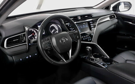 Toyota Camry, 2020 год, 3 160 000 рублей, 7 фотография