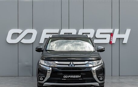 Mitsubishi Outlander III рестайлинг 3, 2018 год, 1 979 000 рублей, 2 фотография