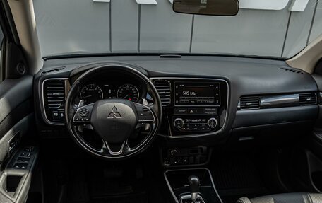 Mitsubishi Outlander III рестайлинг 3, 2018 год, 1 979 000 рублей, 4 фотография