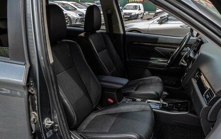 Mitsubishi Outlander III рестайлинг 3, 2018 год, 1 979 000 рублей, 12 фотография