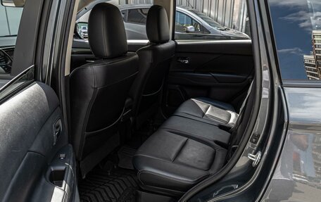 Mitsubishi Outlander III рестайлинг 3, 2018 год, 1 979 000 рублей, 8 фотография