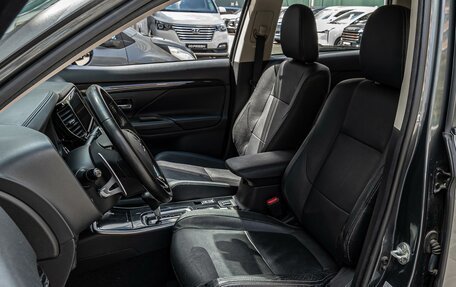 Mitsubishi Outlander III рестайлинг 3, 2018 год, 1 979 000 рублей, 7 фотография