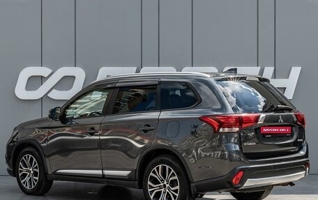 Mitsubishi Outlander III рестайлинг 3, 2018 год, 1 979 000 рублей, 10 фотография