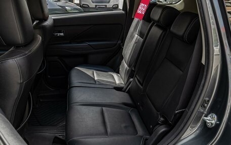 Mitsubishi Outlander III рестайлинг 3, 2018 год, 1 979 000 рублей, 6 фотография
