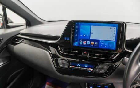 Toyota C-HR I рестайлинг, 2017 год, 1 849 000 рублей, 12 фотография