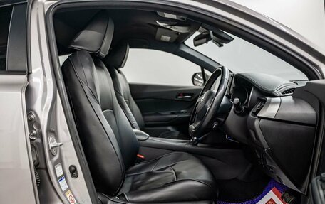 Toyota C-HR I рестайлинг, 2017 год, 1 849 000 рублей, 7 фотография