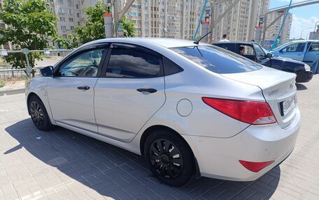 Hyundai Solaris II рестайлинг, 2015 год, 800 000 рублей, 7 фотография