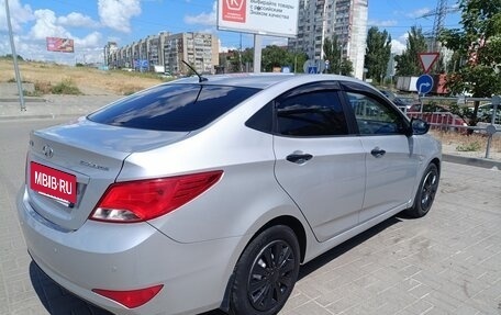 Hyundai Solaris II рестайлинг, 2015 год, 800 000 рублей, 8 фотография